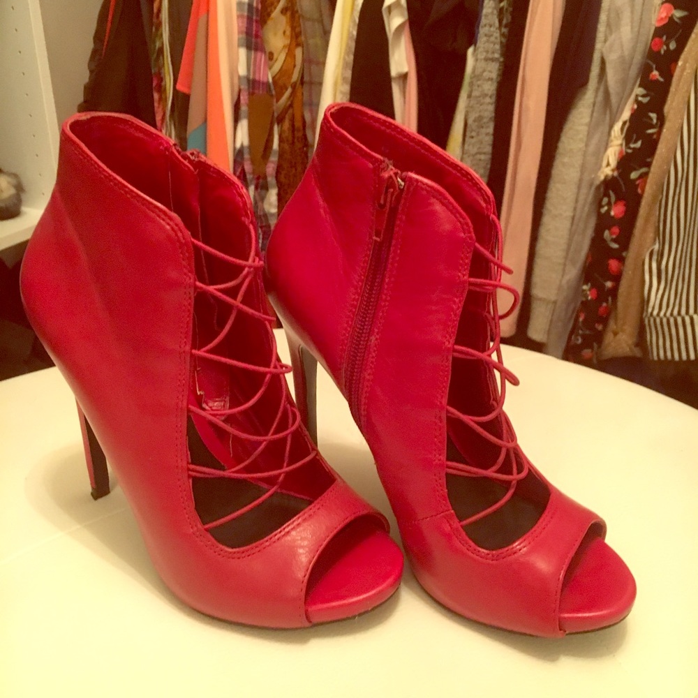 STEVE MADDEN RED HOT HEELS