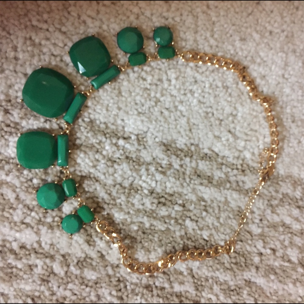 Green statement necklace