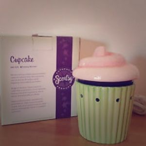 Cupcake Scentsy warmer mid-size