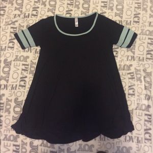 LulaRoe Perfect Tee - Leggings material!