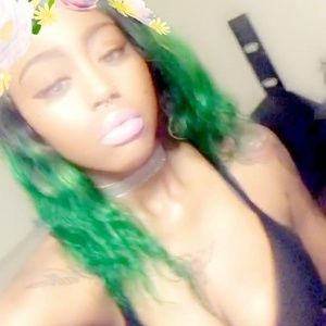 Meet your Posher, Shomyia