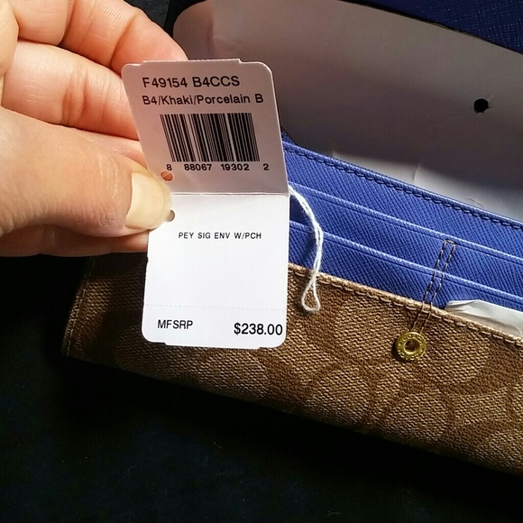 Authentic Coach wallet New with tags - Picture 3 of 3
