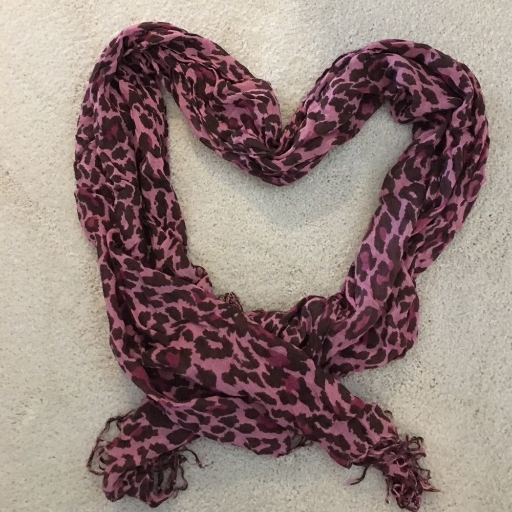 Urban Outfitters - Pink Leopard print scarf