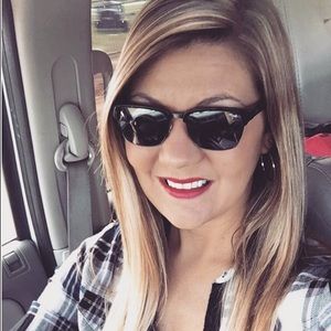 Meet your Posher, Courtney