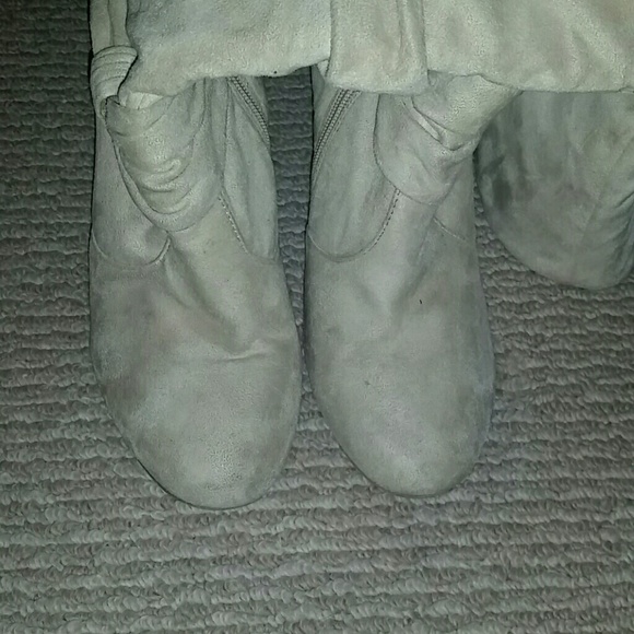 Tan suede mid-calve boots - Picture 3 of 4