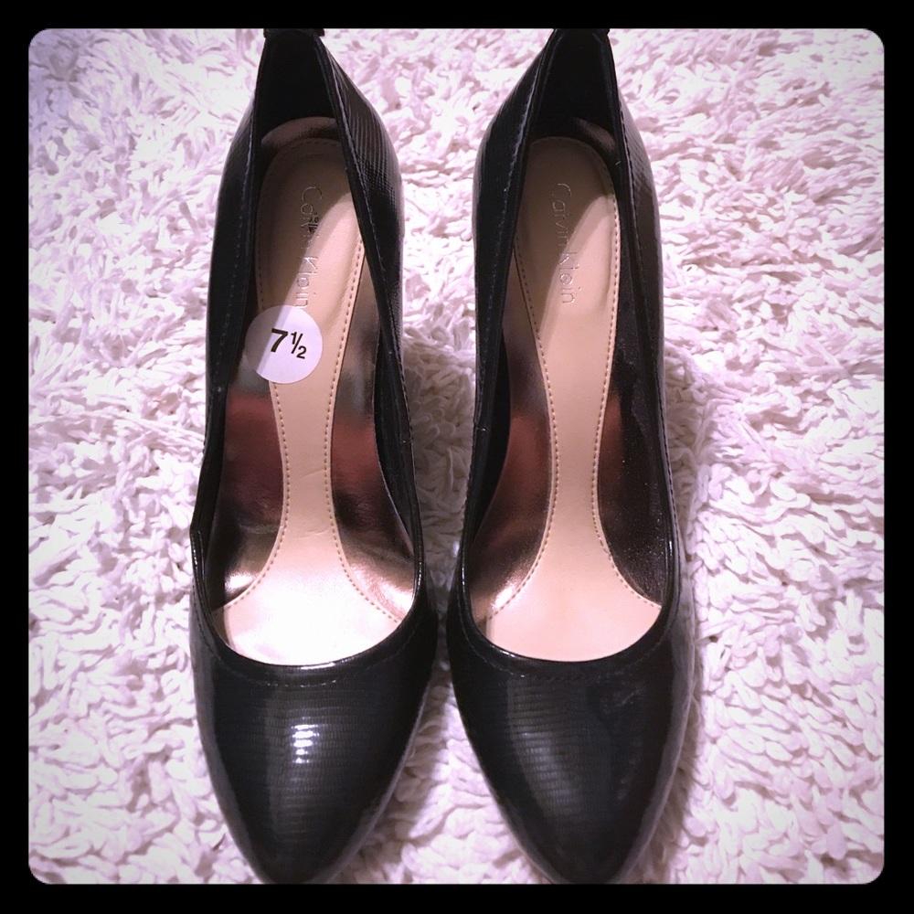 Brand New CALVIN KLEIN SIZE 7 1/2