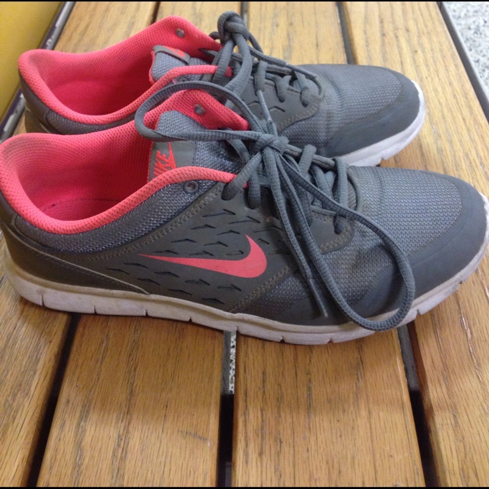 Nike shoes 8 8.5 grey gray orange pink coral
