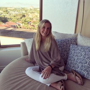 Meet your Posher, Lauren