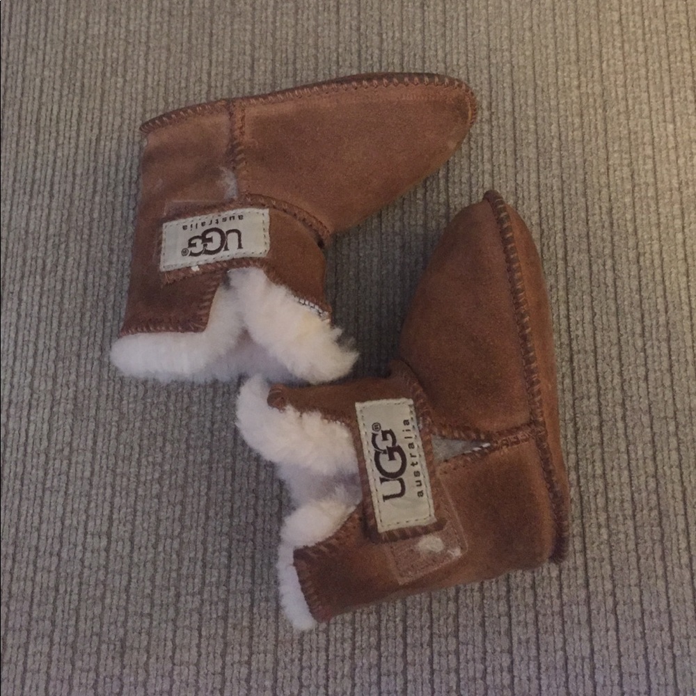 Infant chestnut uggboots - Picture 2 of 4