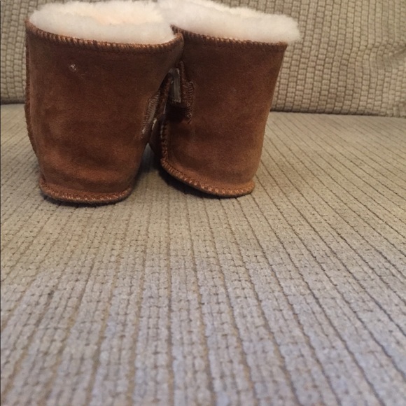 Infant chestnut uggboots - Picture 3 of 4