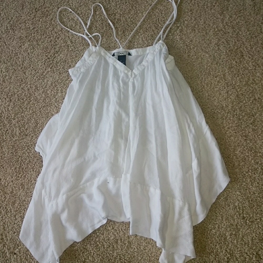 🔵Strappy flowy tank top