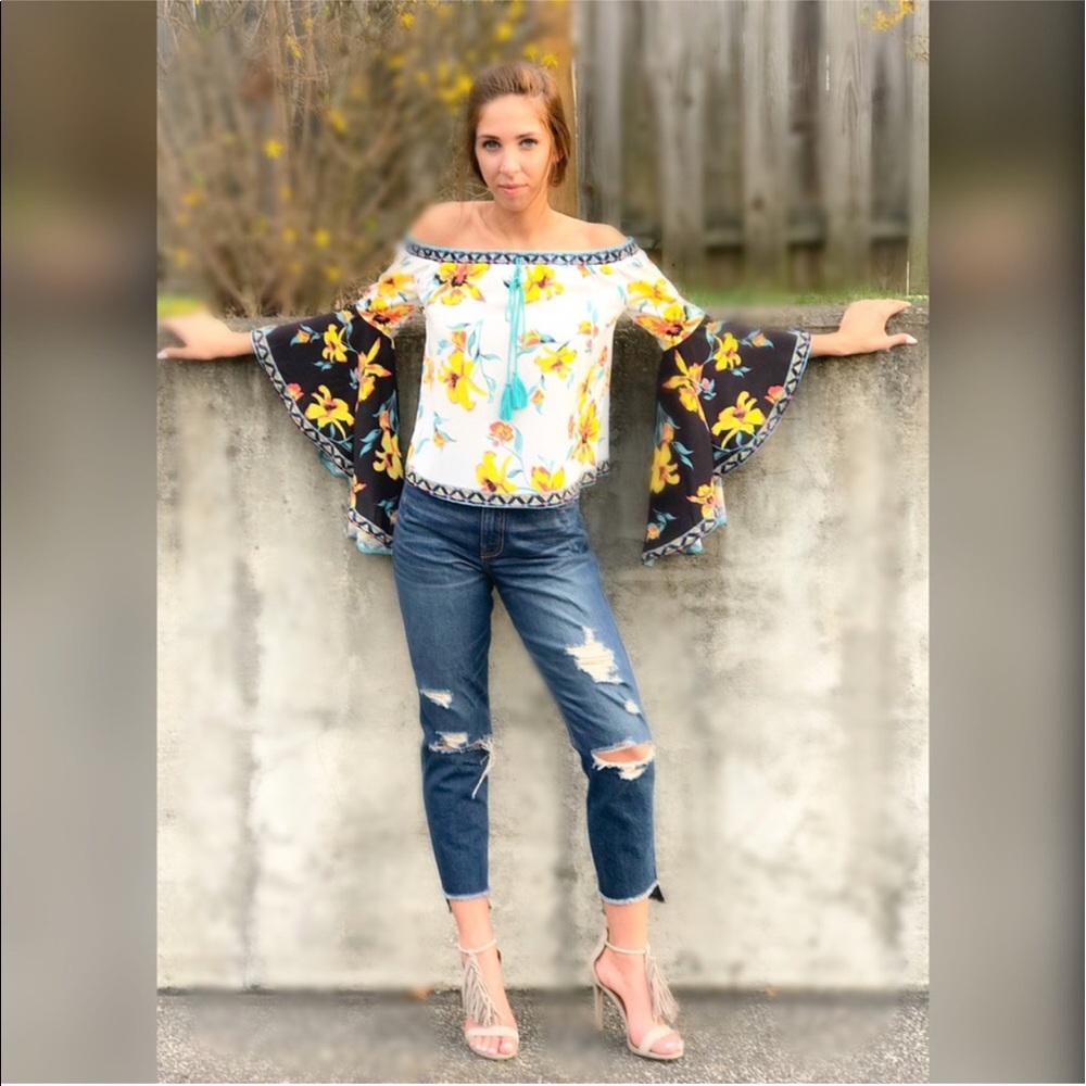 🌸🆕 Buttercup Orchids Bell Sleeve Top - Picture 2 of 5