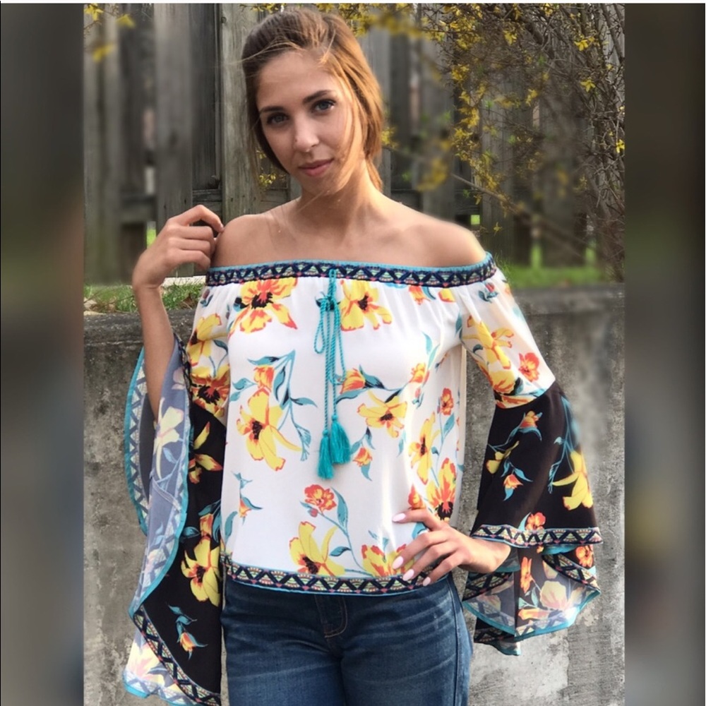 🌸🆕 Buttercup Orchids Bell Sleeve Top - Picture 4 of 5
