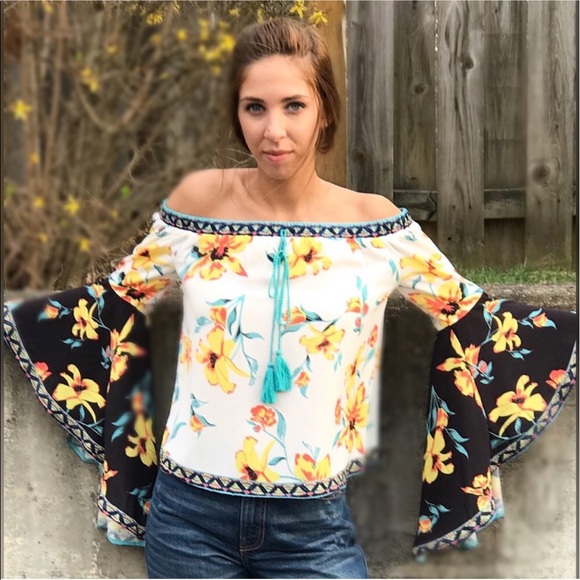 🌸🆕 Buttercup Orchids Bell Sleeve Top - Picture 3 of 5