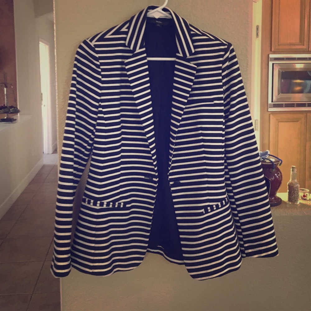 Super cute stripped blazer