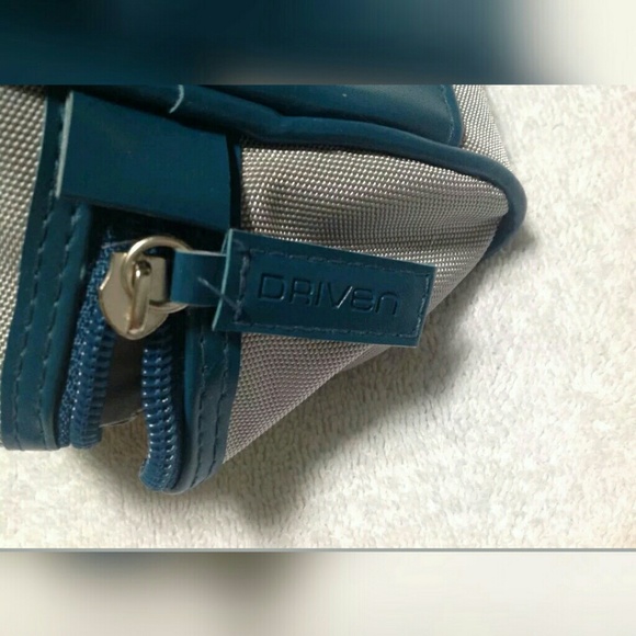 Derek Jeter Driven Toiletry travel Bag - Picture 6 of 8