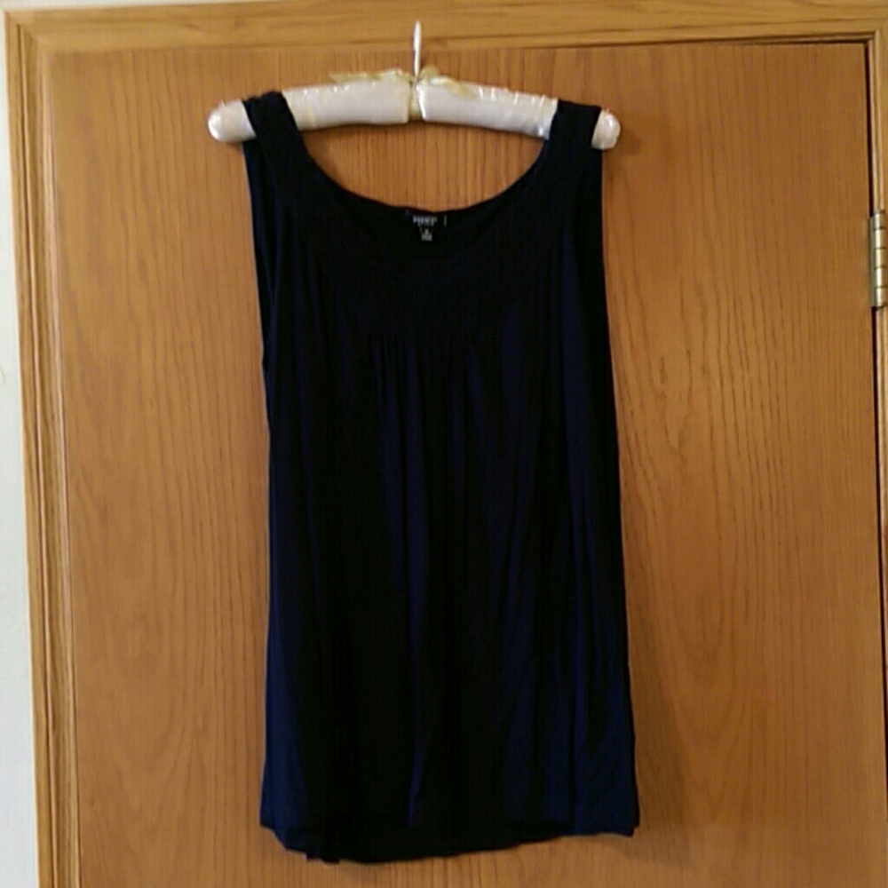 Sleeveless navy top