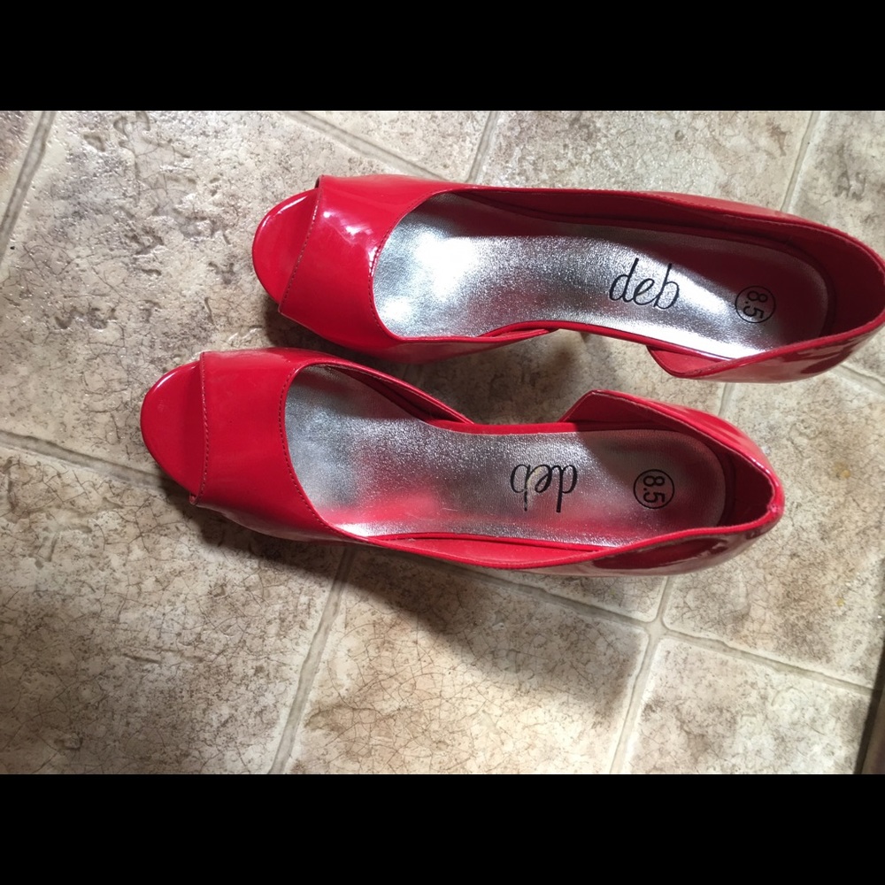 Red faux leather pumps.