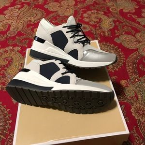 Michael Kors NEW wedge sneaker silver/navy size 8
