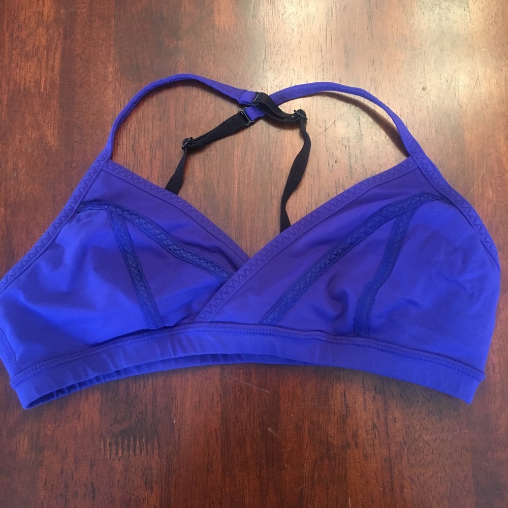 Lululemon contoured bra size 6