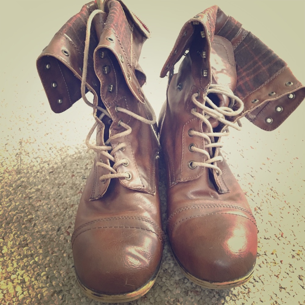 Lace up boots