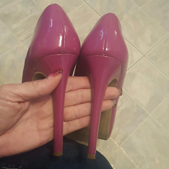 High Heel Shoes - Picture 3 of 4