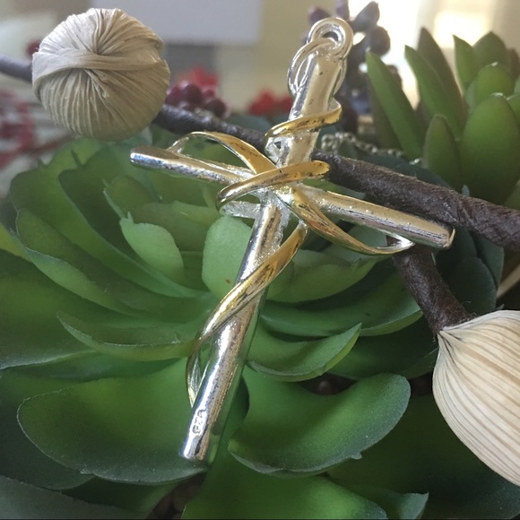 SALE🌷Silver Cross🌷 - Picture 2 of 6