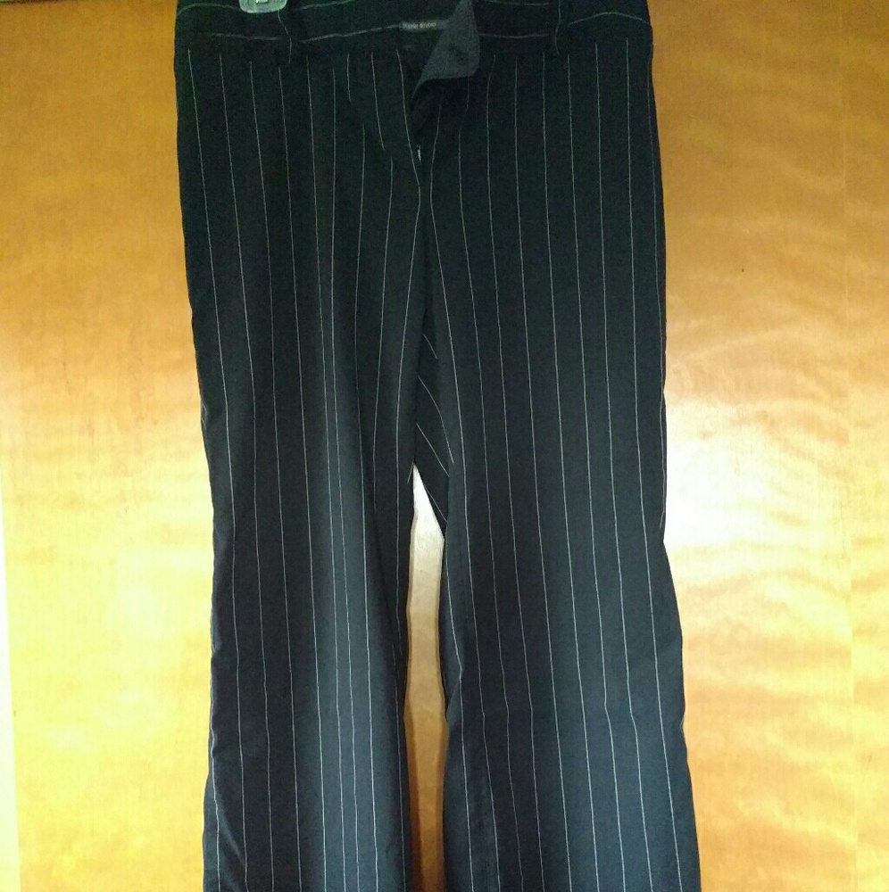 Chic pinstripe pants!