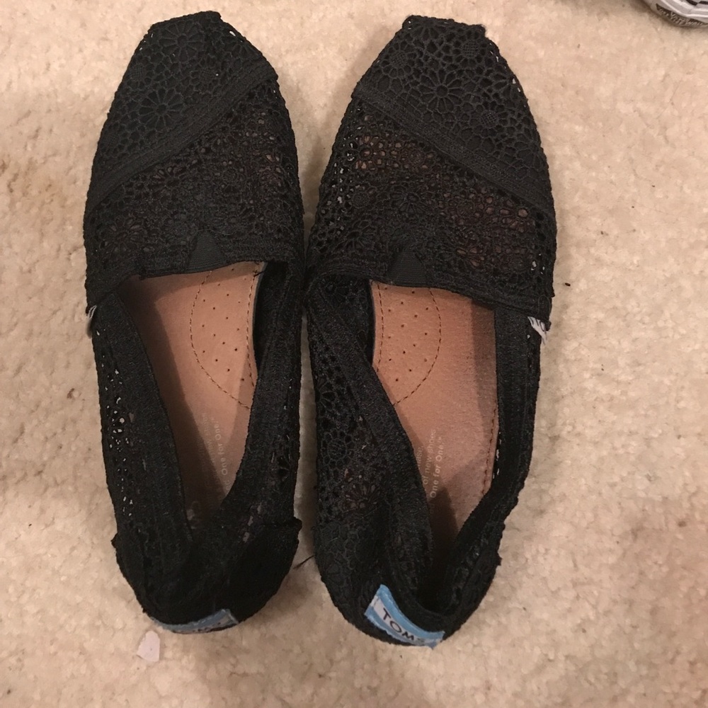 Black lace toms