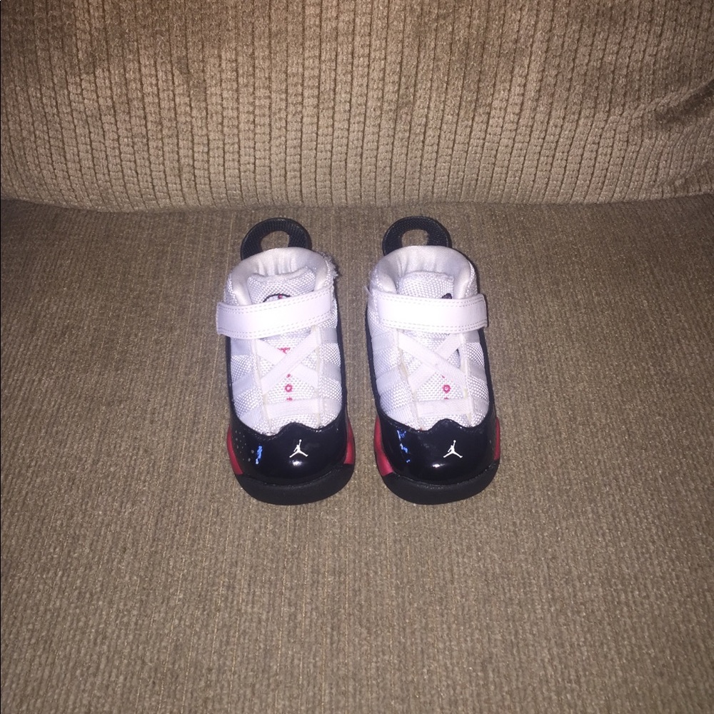 Infant jordan tennis shoes