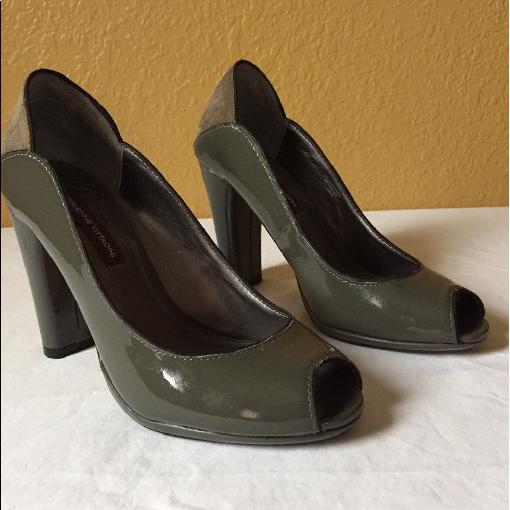 Adrienne Vittadini 6 1/2 Gray Patten Leather