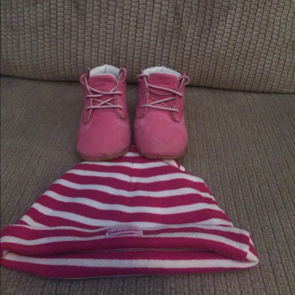 Infant Timberland shoe and hat set