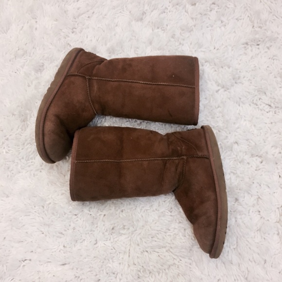 UGG Classic Tall Boots in Chestnut - Picture 1 of 4