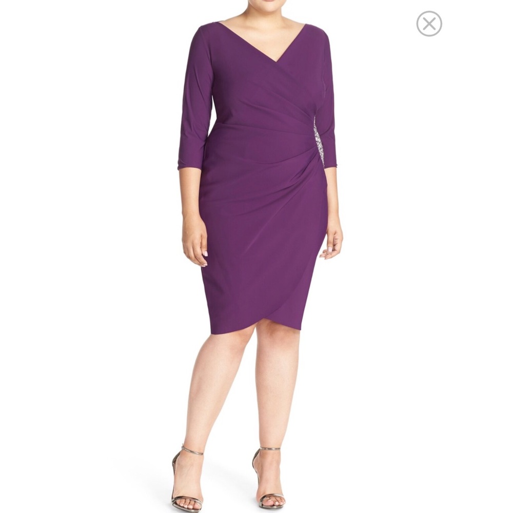 Embellished SideRuched Jersey CocktailSheathDress