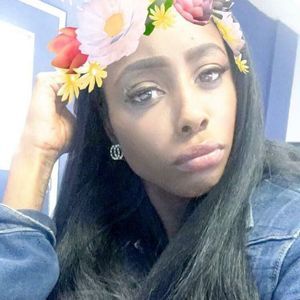 Meet your Posher, Crystal