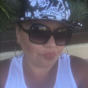 Meet your Posher, Traci