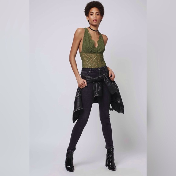 Topshop Lace Scalloped Bodysuit - Picture 6 of 6