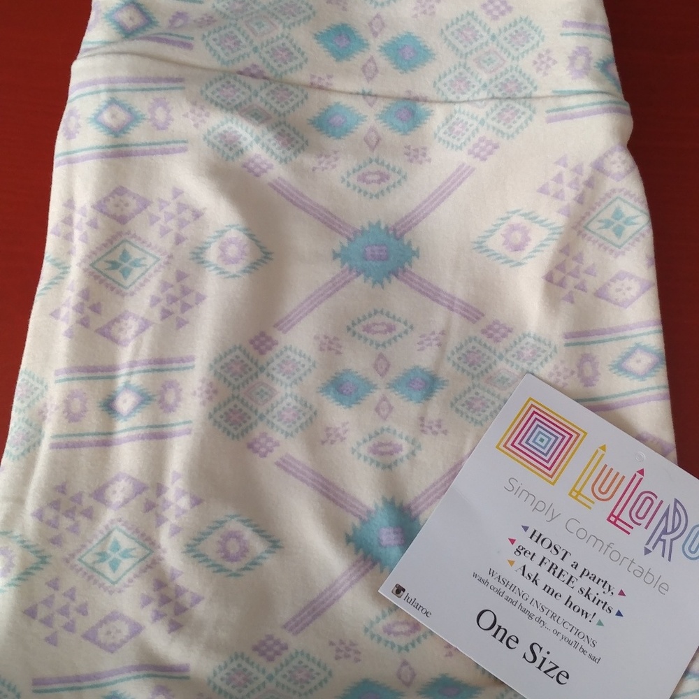 Brand New LuLaRoe Leggings Cream Pastel Aztec OS
