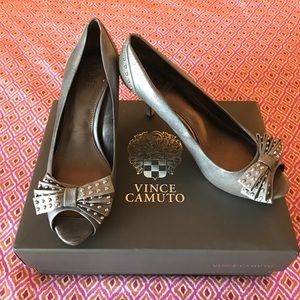 Vince Camuto grey/silver heels