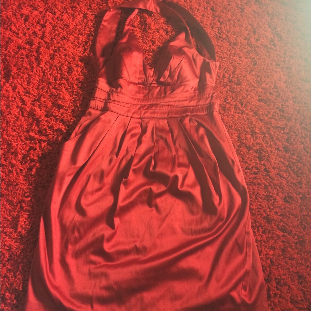 Short red dress with pockets.
