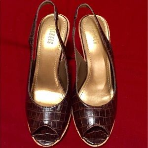 Nickels wedge peep-toes