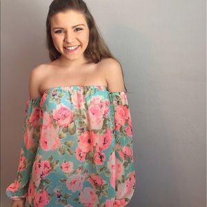 Off-the-shoulder long sleeve top