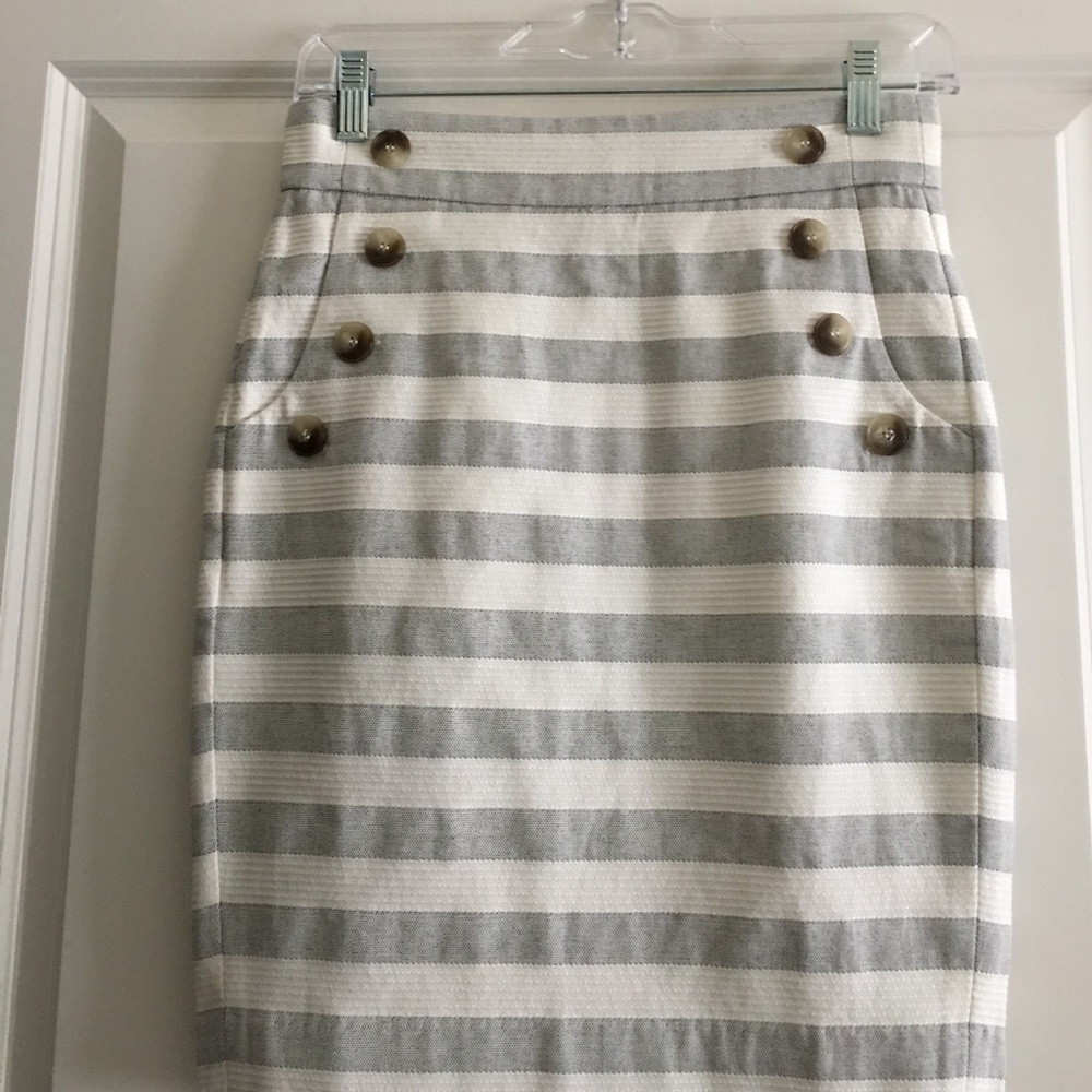 Beautiful fitted skirt!!