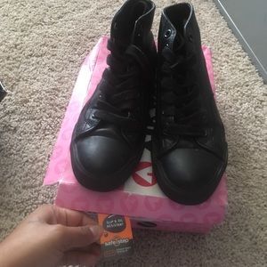 Slip resistant leather shoes