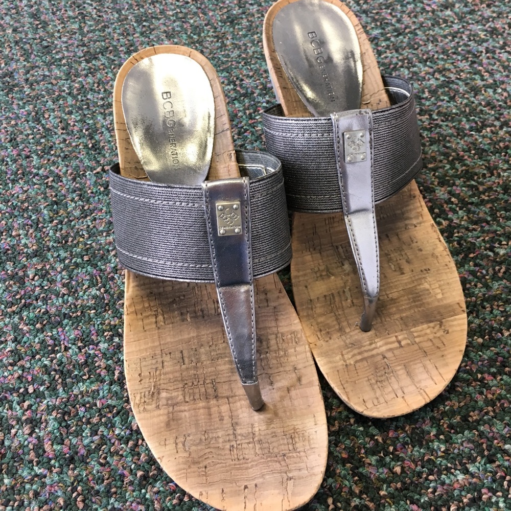BCBG WEDGE SANDALS SIZE 8.5 SILVER