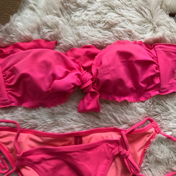 Pink Ruffle Victoria Secret Bikini 👙 - Picture 2 of 4