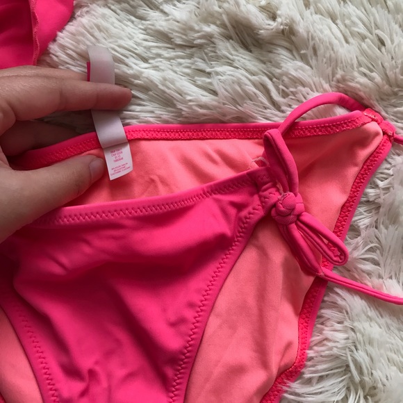 Pink Ruffle Victoria Secret Bikini 👙 - Picture 4 of 4