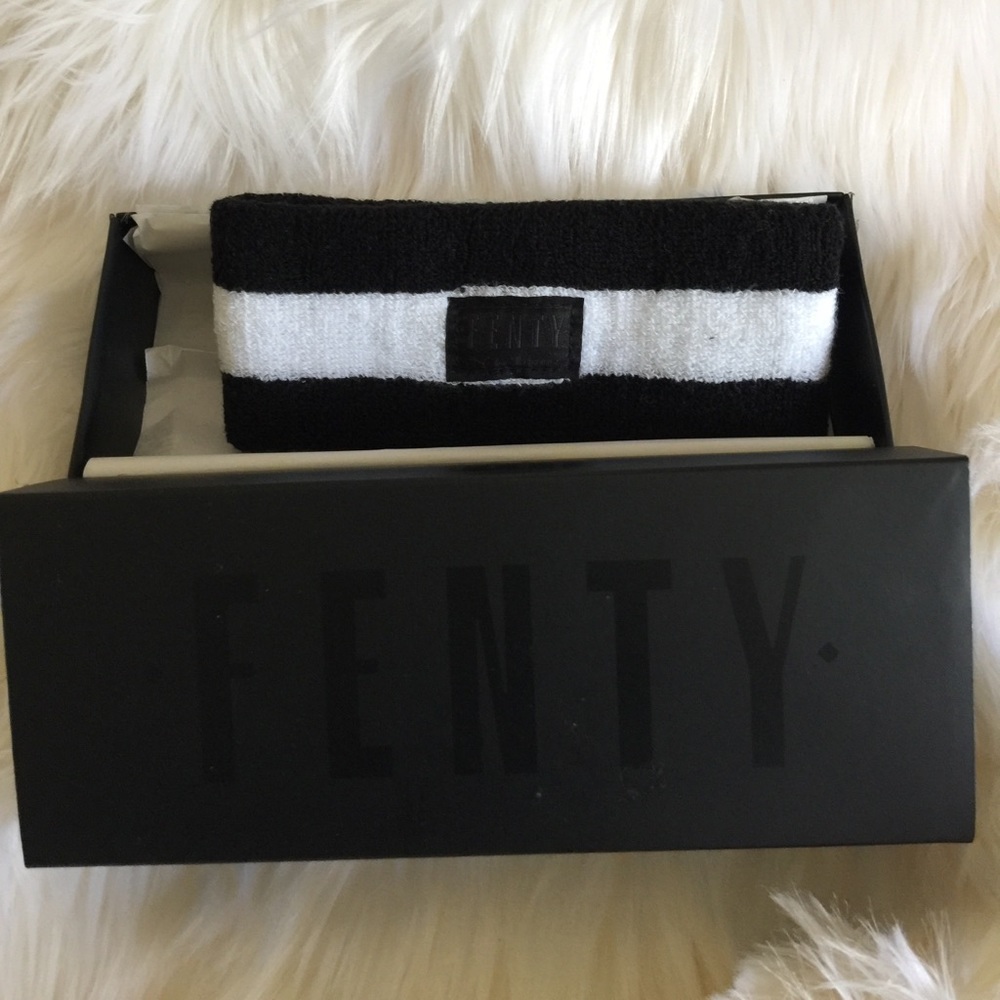 Fenty/Puma choker❣️