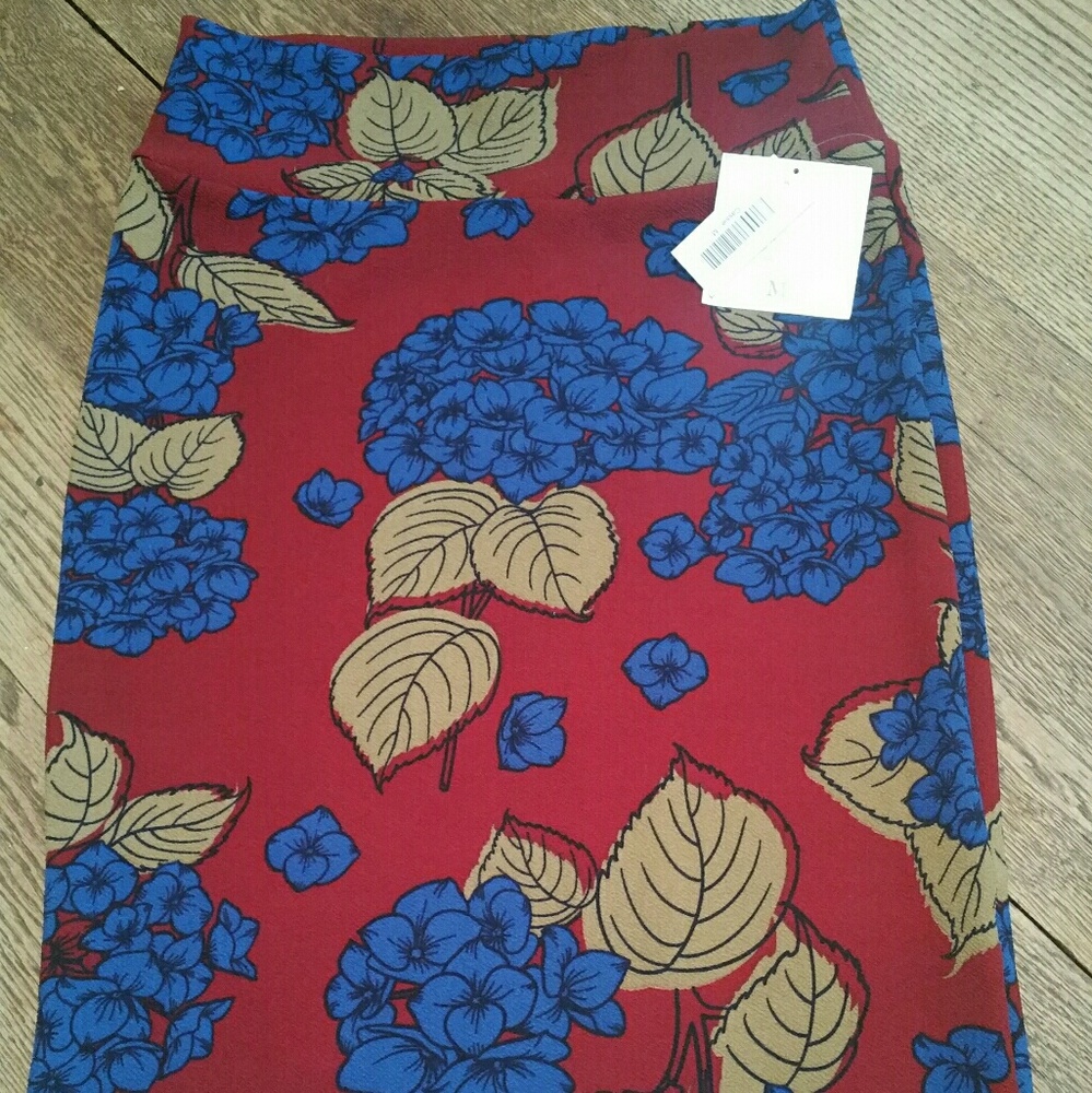 Lularoe Cassie medium flowery