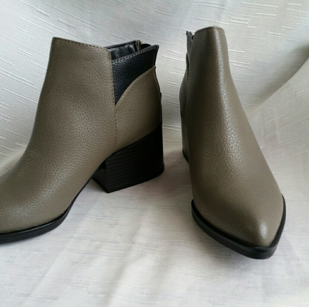 New Vera Wang booties
